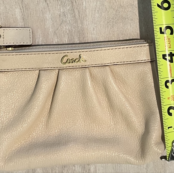 Coach Bone Leather Pleated Wristlet #F43431   New With Tags - Picture 10 of 10